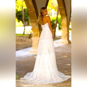 NWT delicate Ivory Lace Wedding or summer dress with sweatheart neckline!